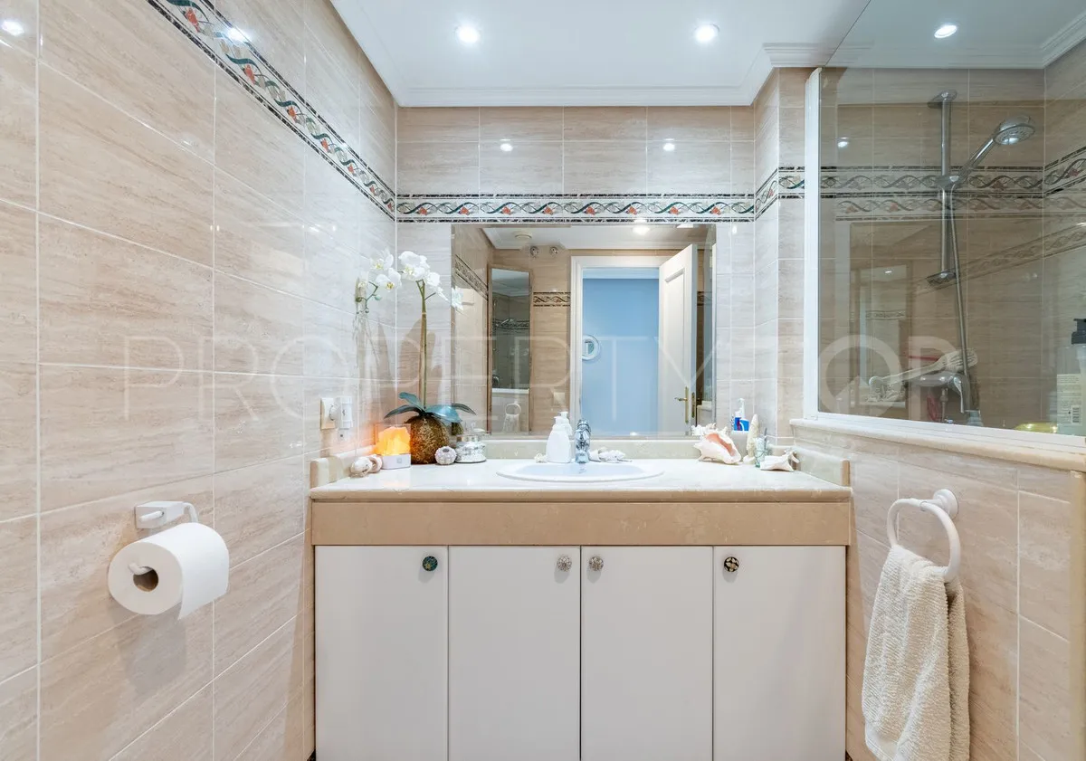 For sale Estepona apartment with 3 bedrooms