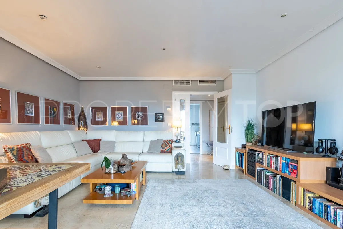For sale Estepona apartment with 3 bedrooms