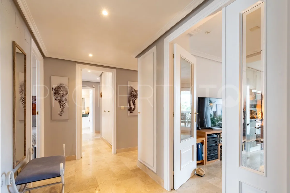 For sale Estepona apartment with 3 bedrooms