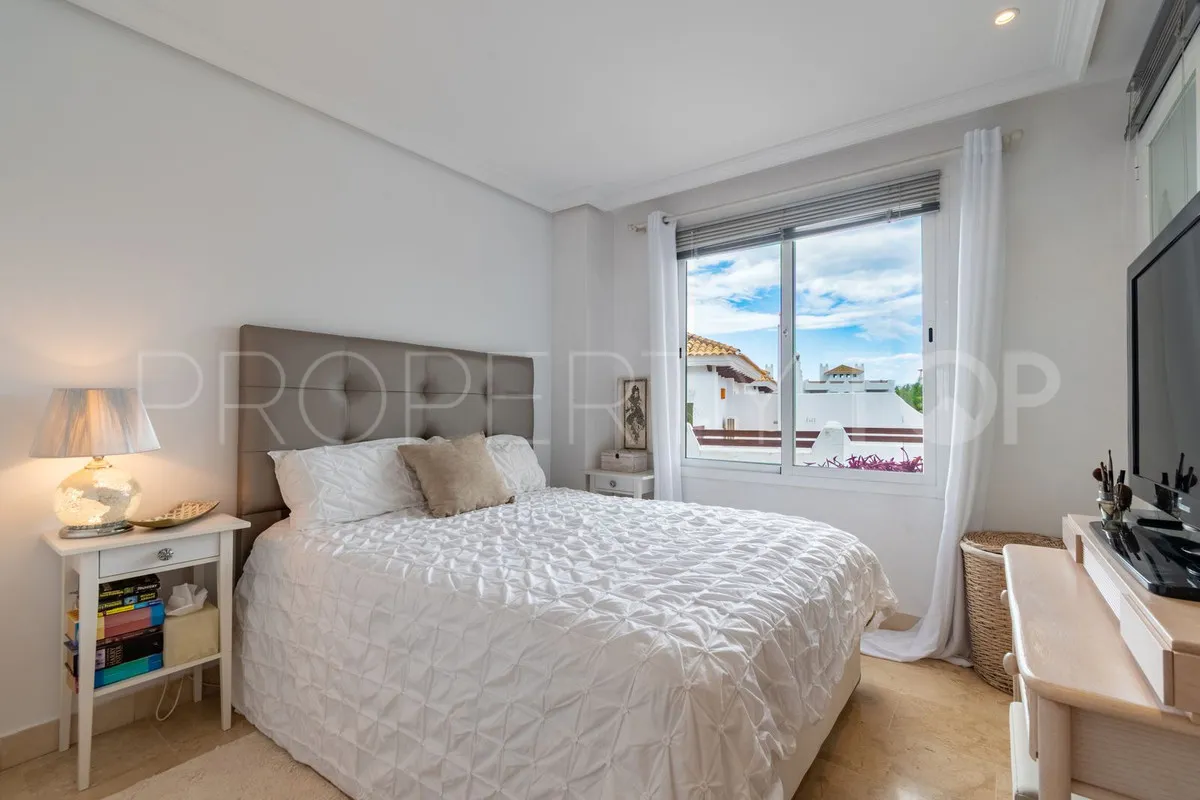 For sale Estepona apartment with 3 bedrooms