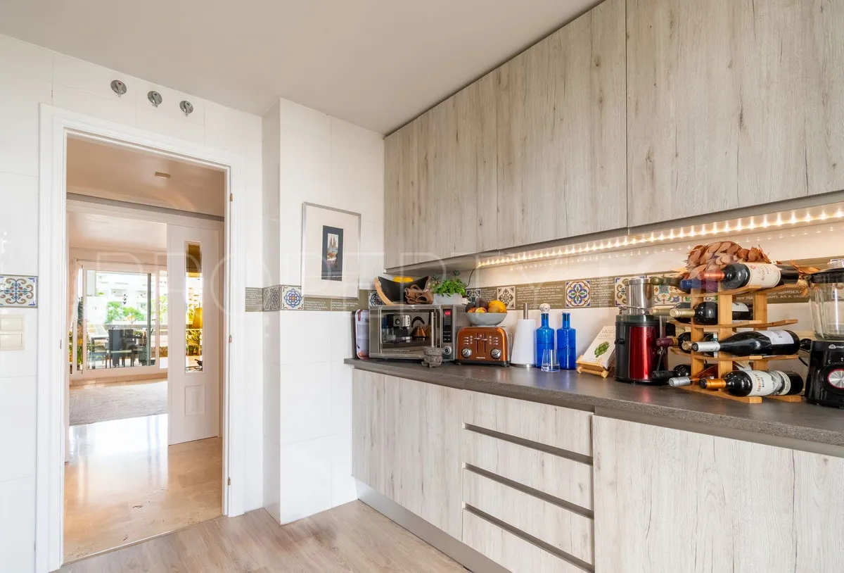 For sale Estepona apartment with 3 bedrooms