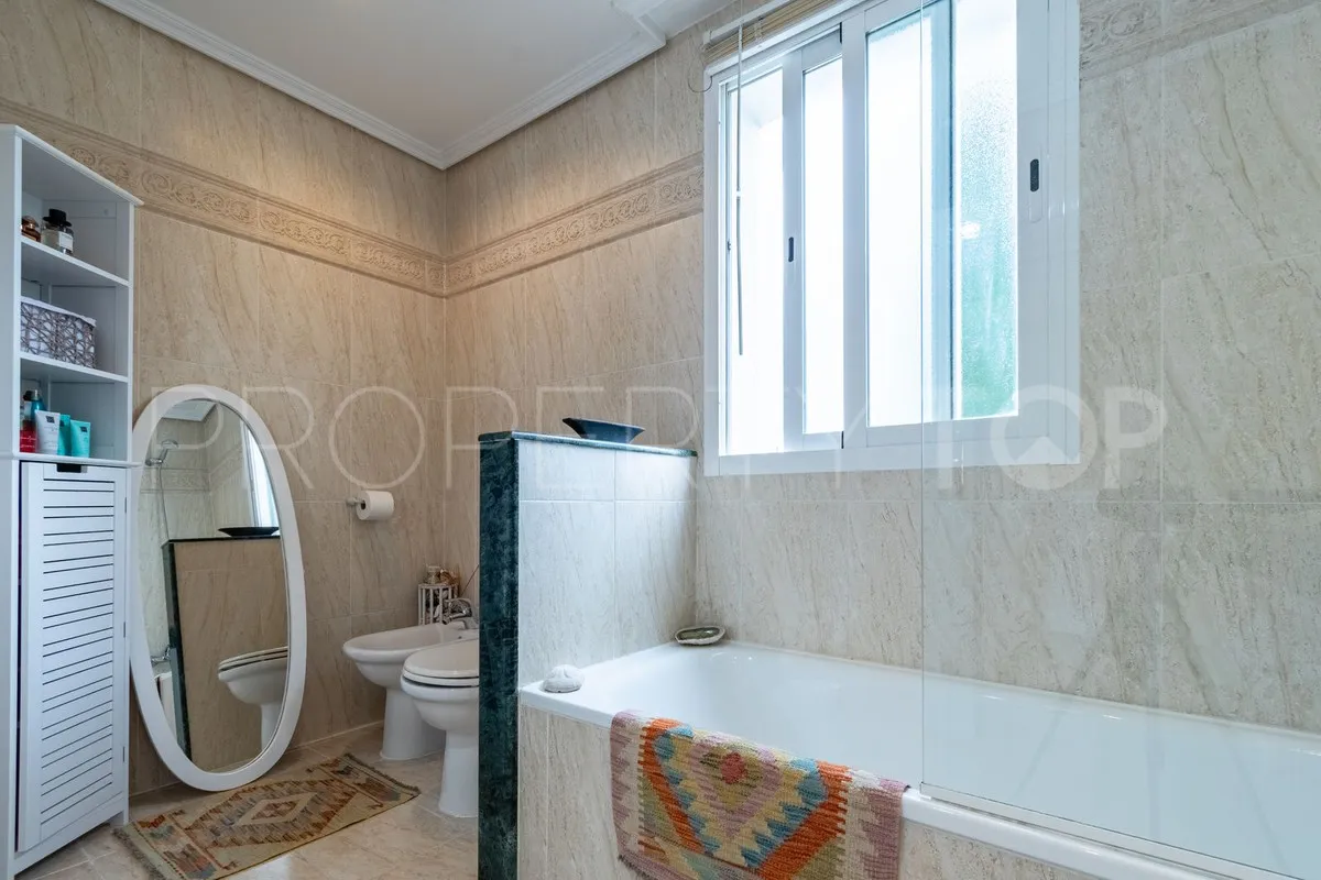 For sale Estepona apartment with 3 bedrooms