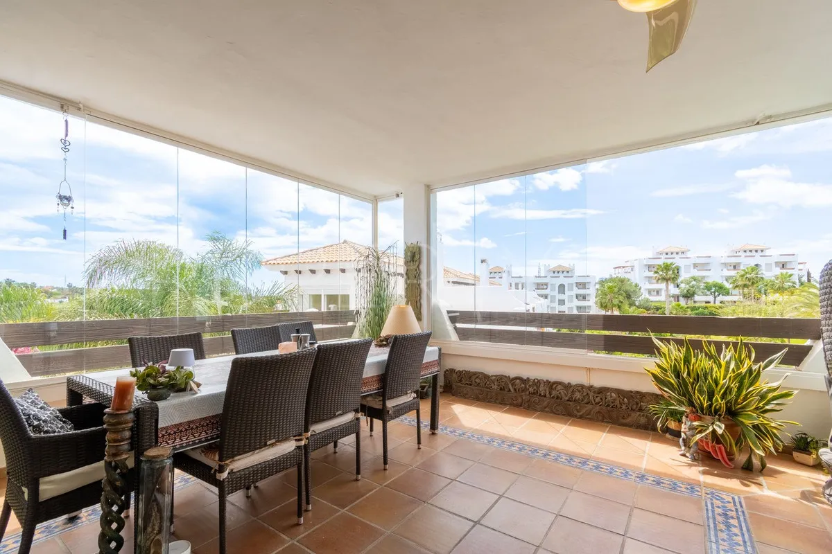 For sale Estepona apartment with 3 bedrooms