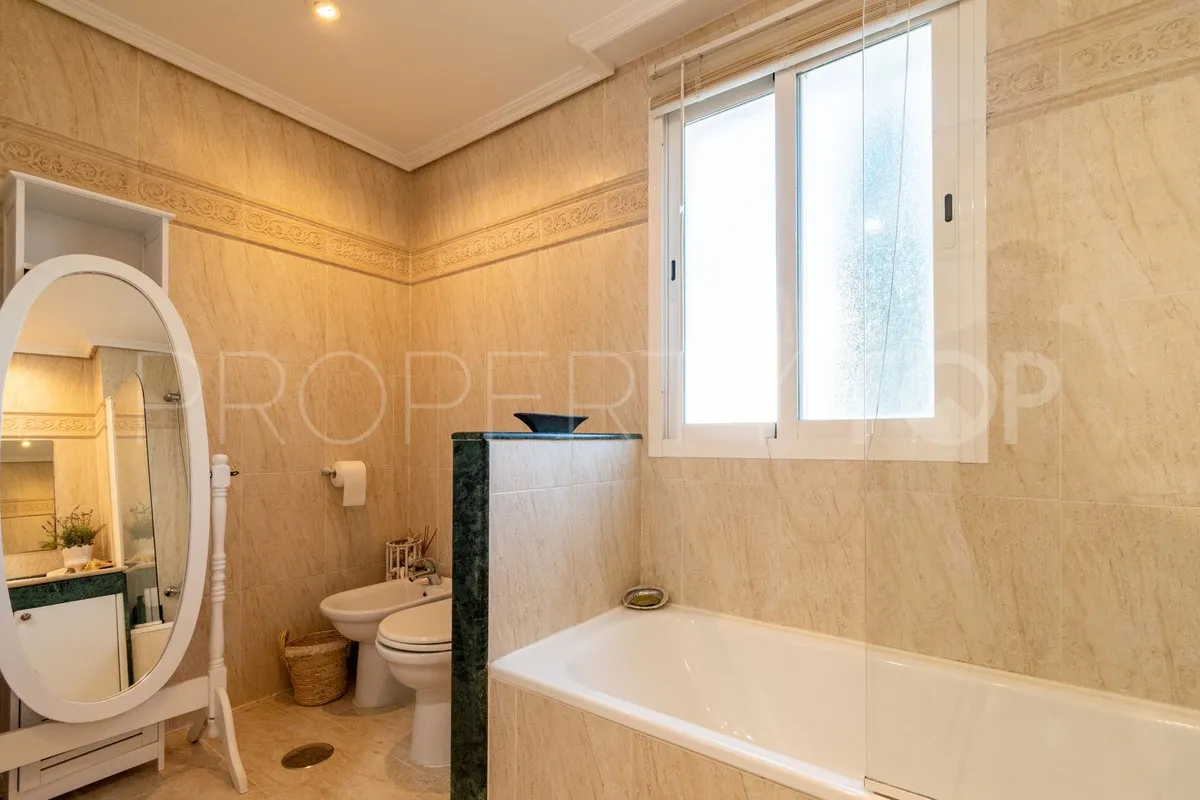 For sale Estepona apartment with 3 bedrooms
