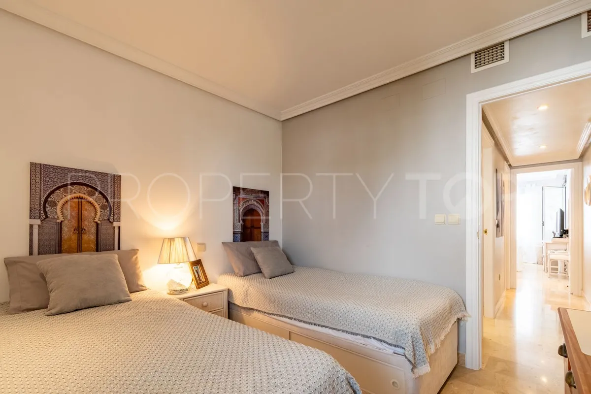 For sale Estepona apartment with 3 bedrooms