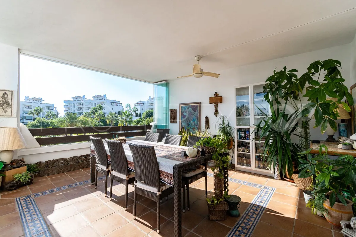 For sale Estepona apartment with 3 bedrooms
