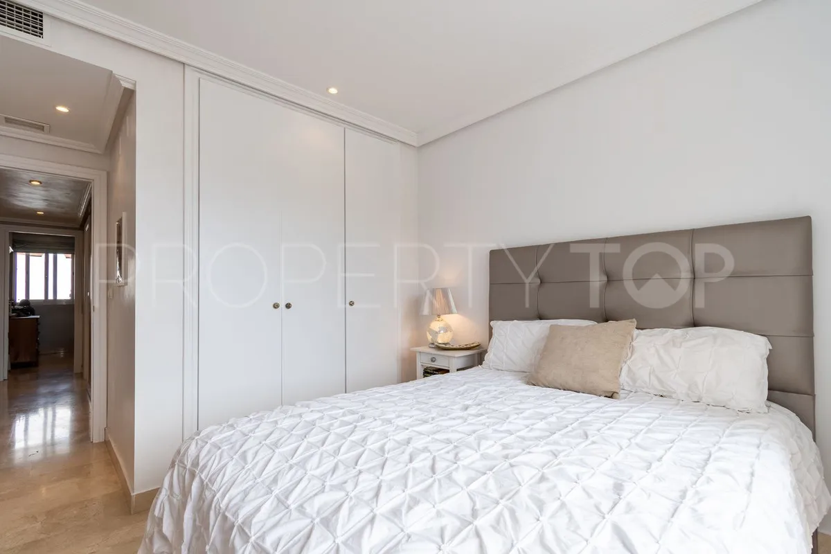 For sale Estepona apartment with 3 bedrooms