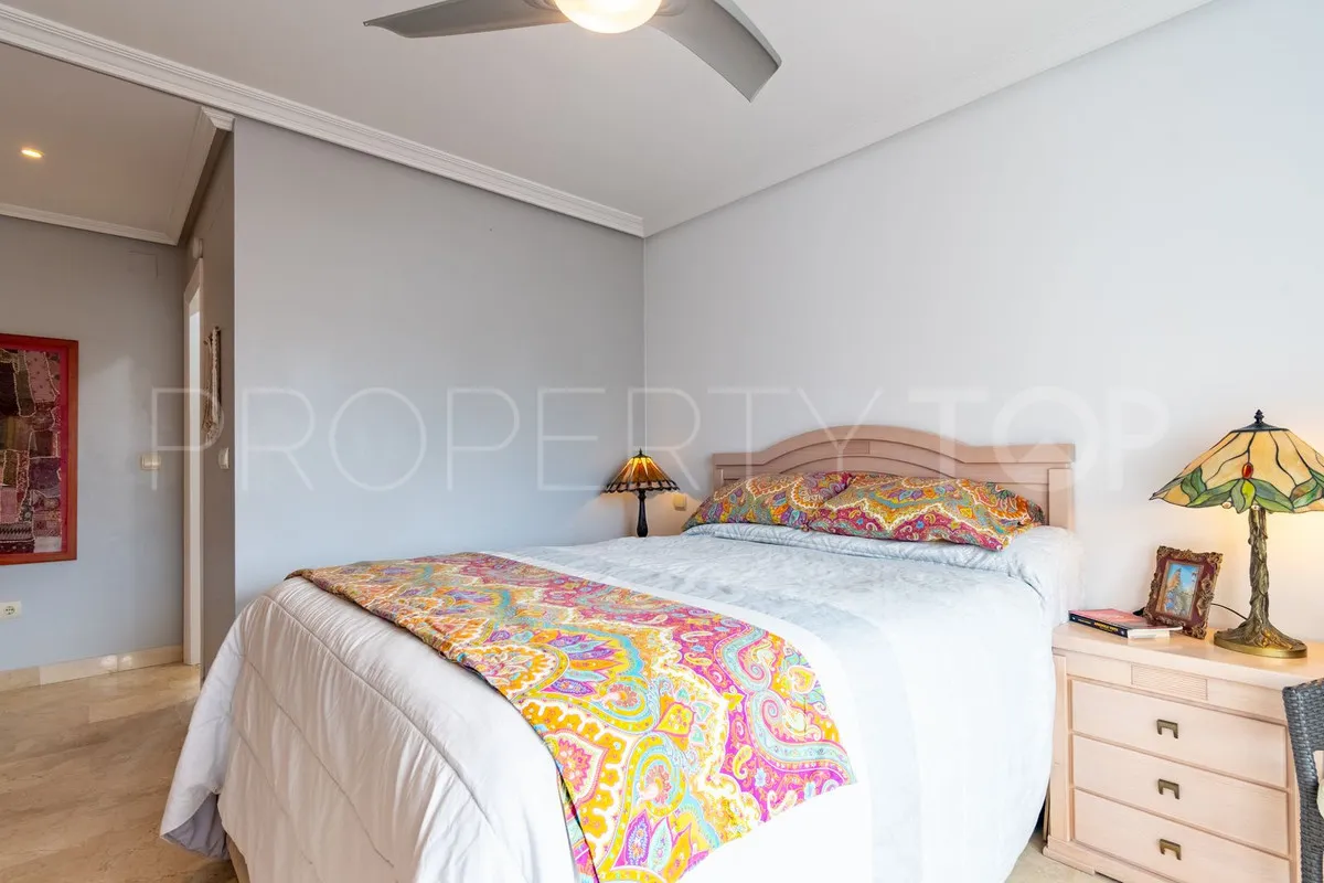 For sale Estepona apartment with 3 bedrooms