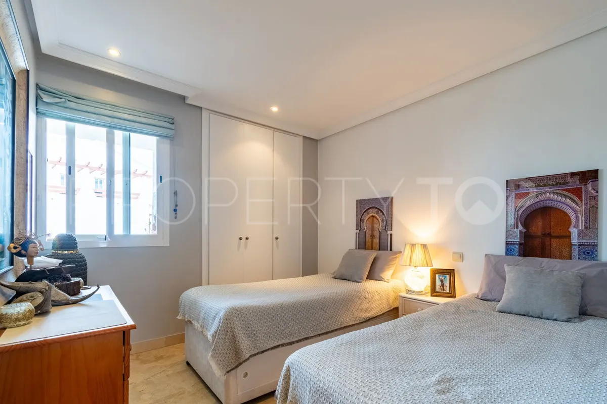 For sale Estepona apartment with 3 bedrooms