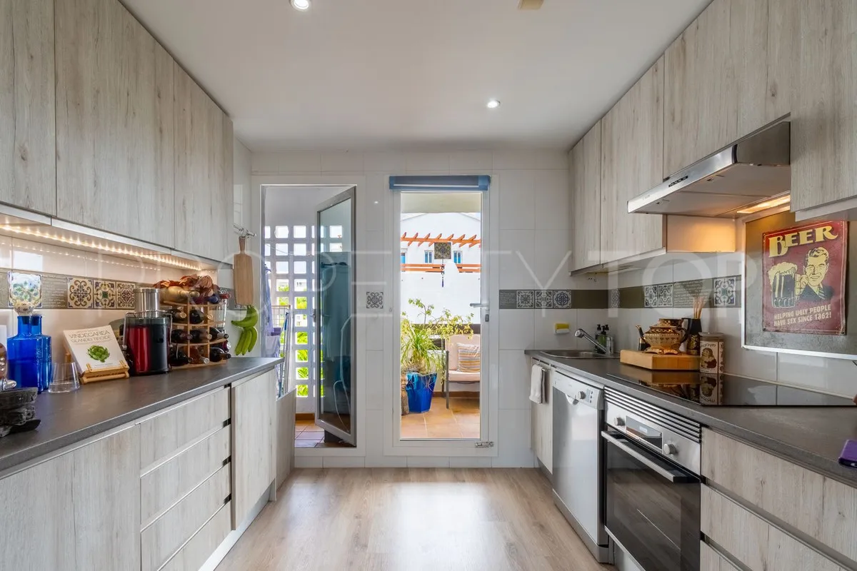 For sale Estepona apartment with 3 bedrooms