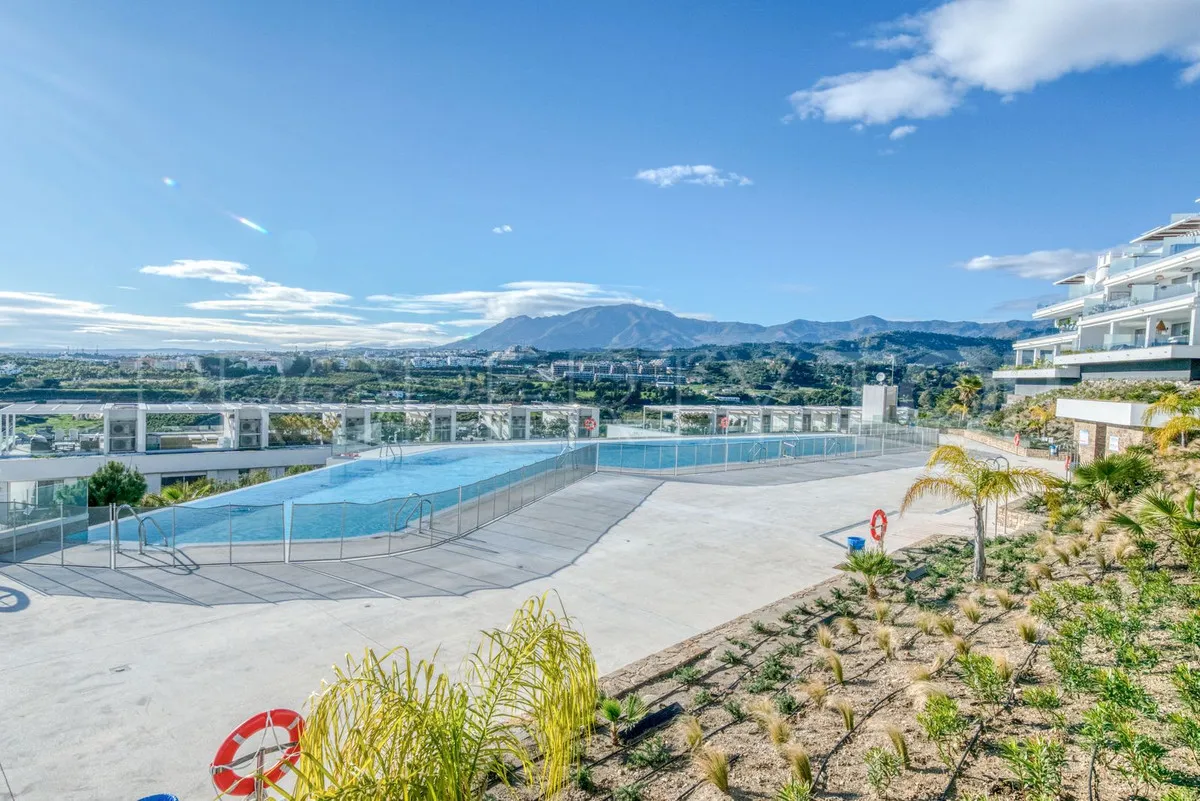 3 bedrooms ground floor apartment in Estepona for sale