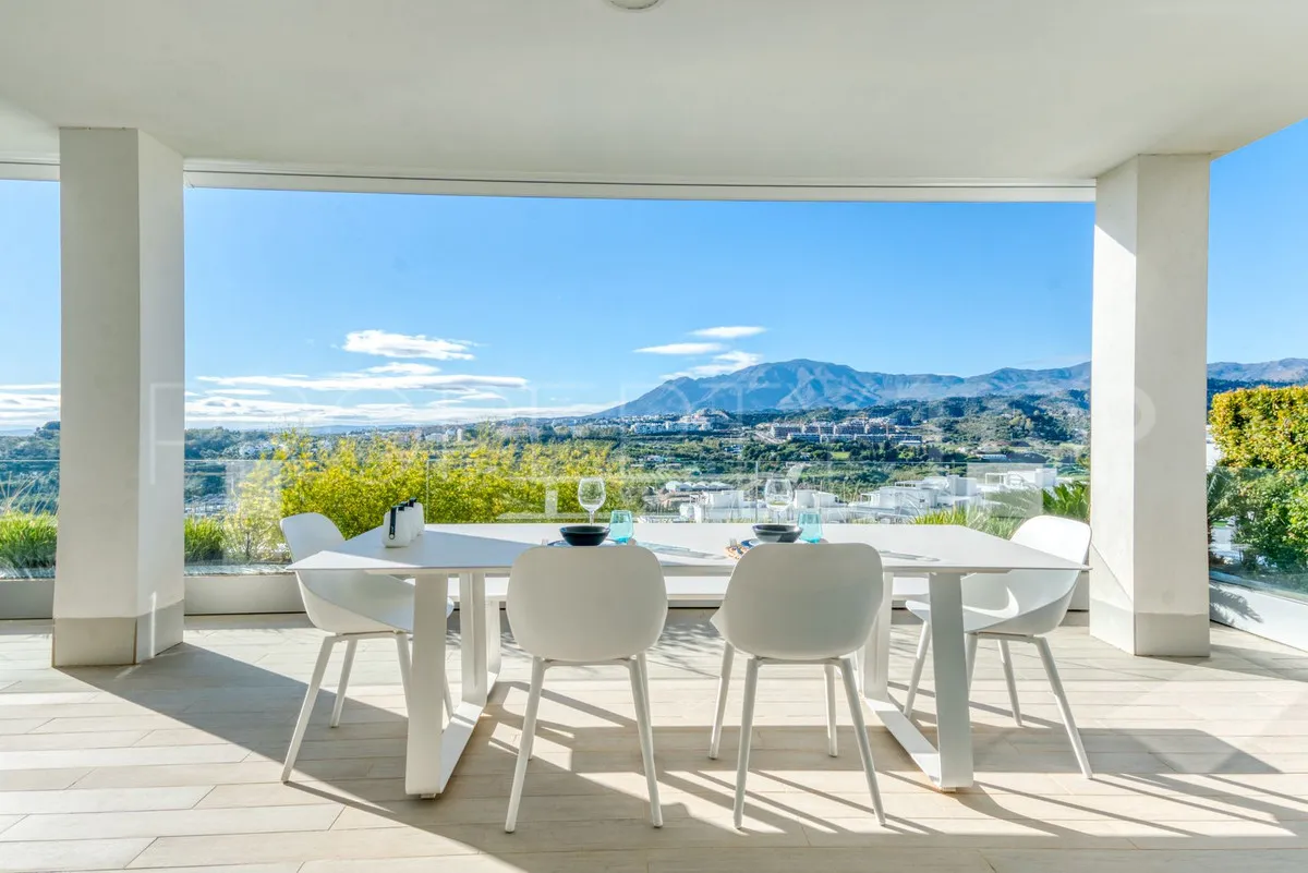 3 bedrooms ground floor apartment in Estepona for sale