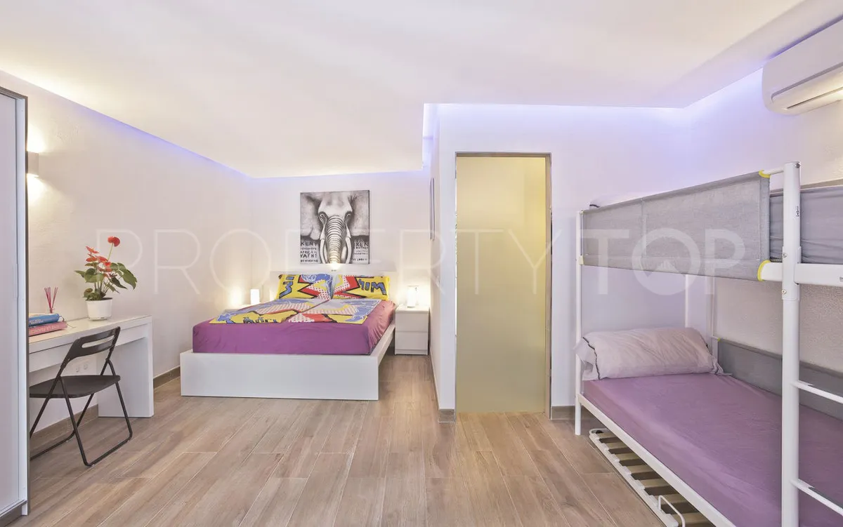 Villa for sale in Elviria
