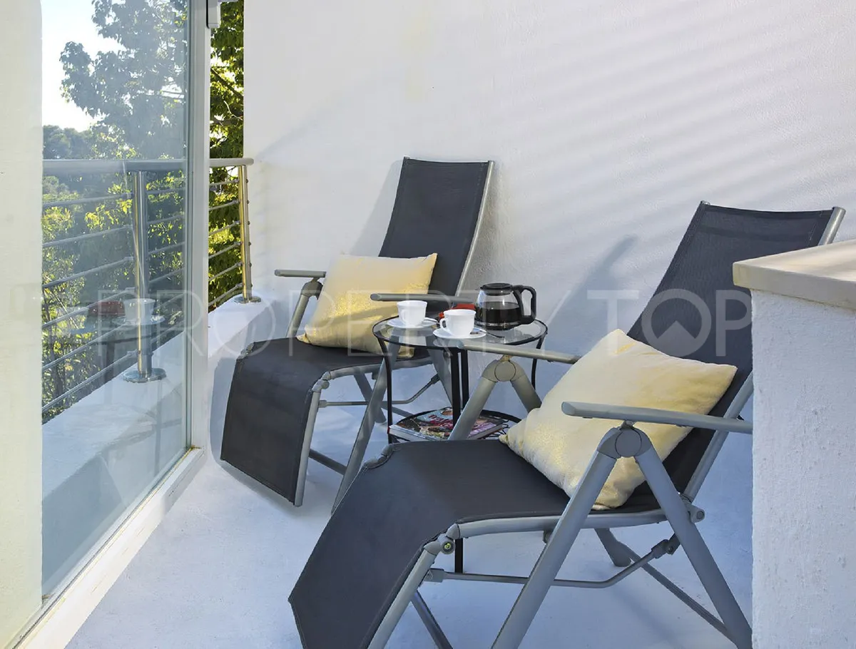 Villa for sale in Elviria