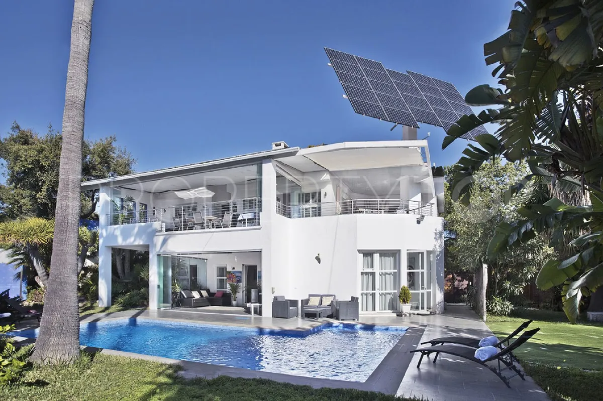 Villa for sale in Elviria