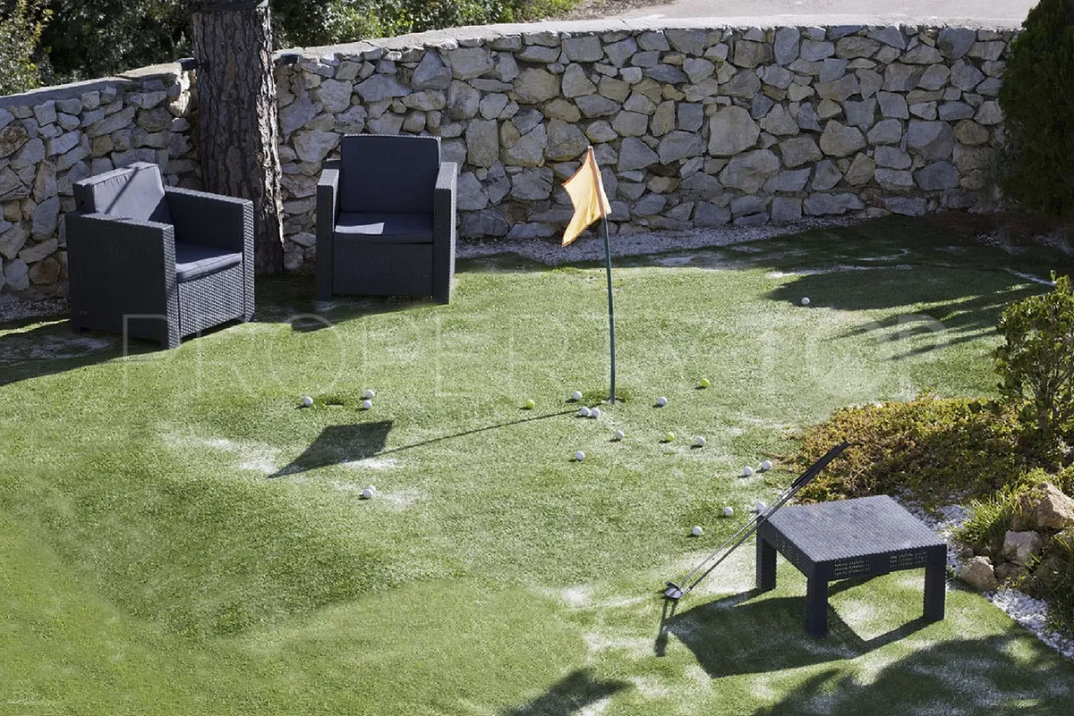 Villa for sale in Elviria