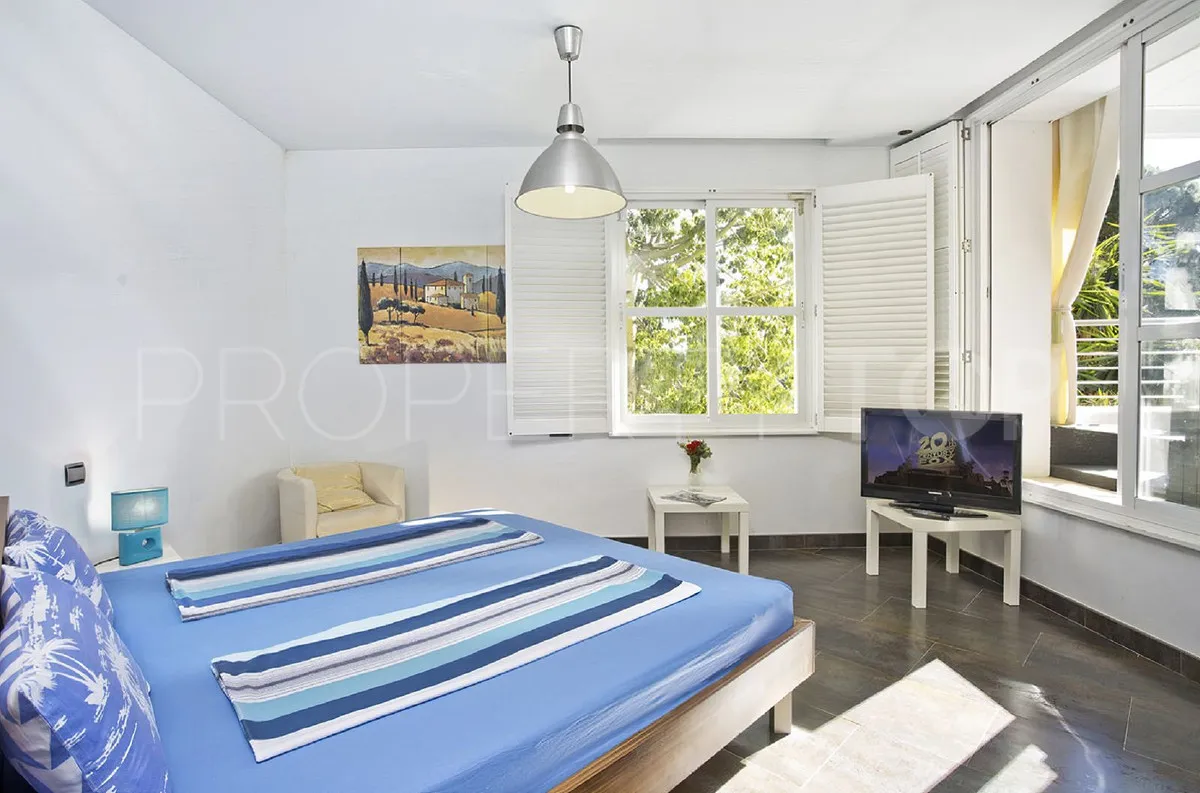 Villa for sale in Elviria