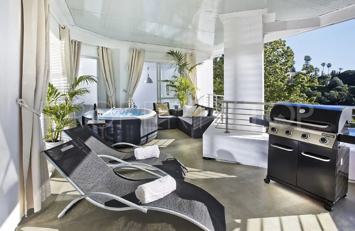 Villa for sale in Elviria