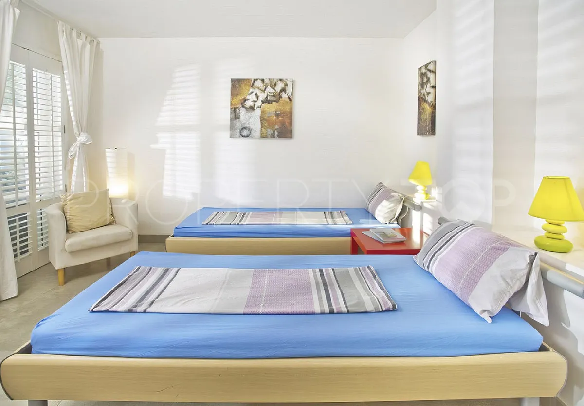 Villa for sale in Elviria