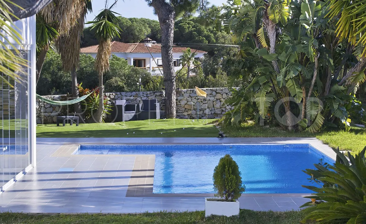 Villa for sale in Elviria