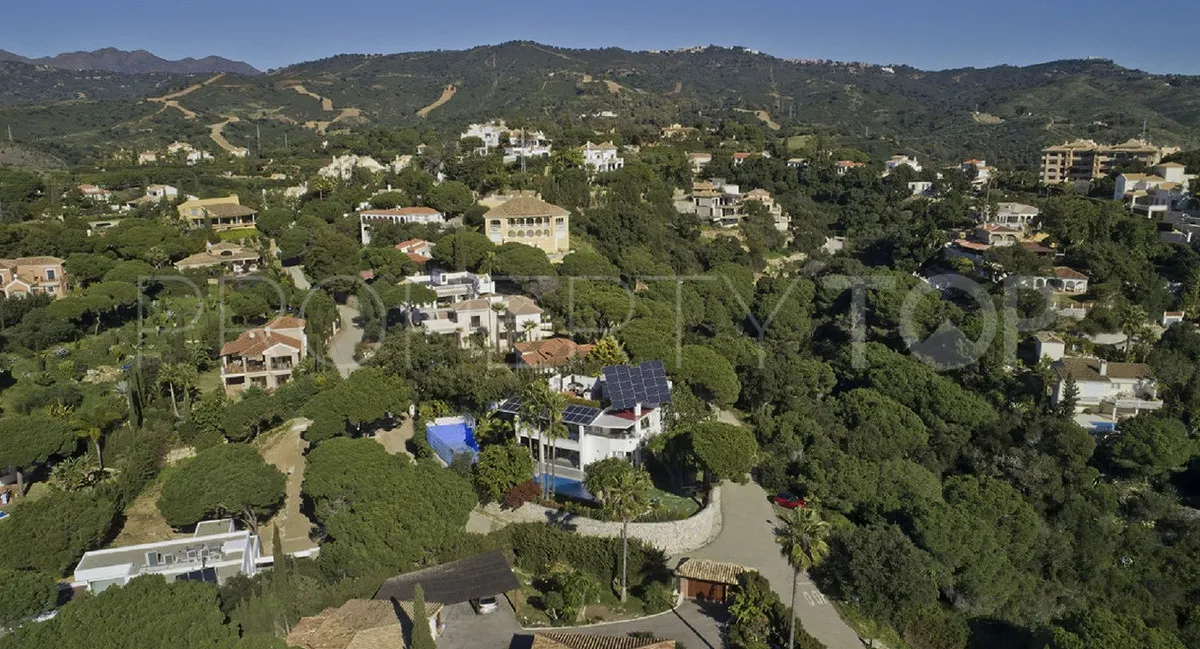 Villa for sale in Elviria