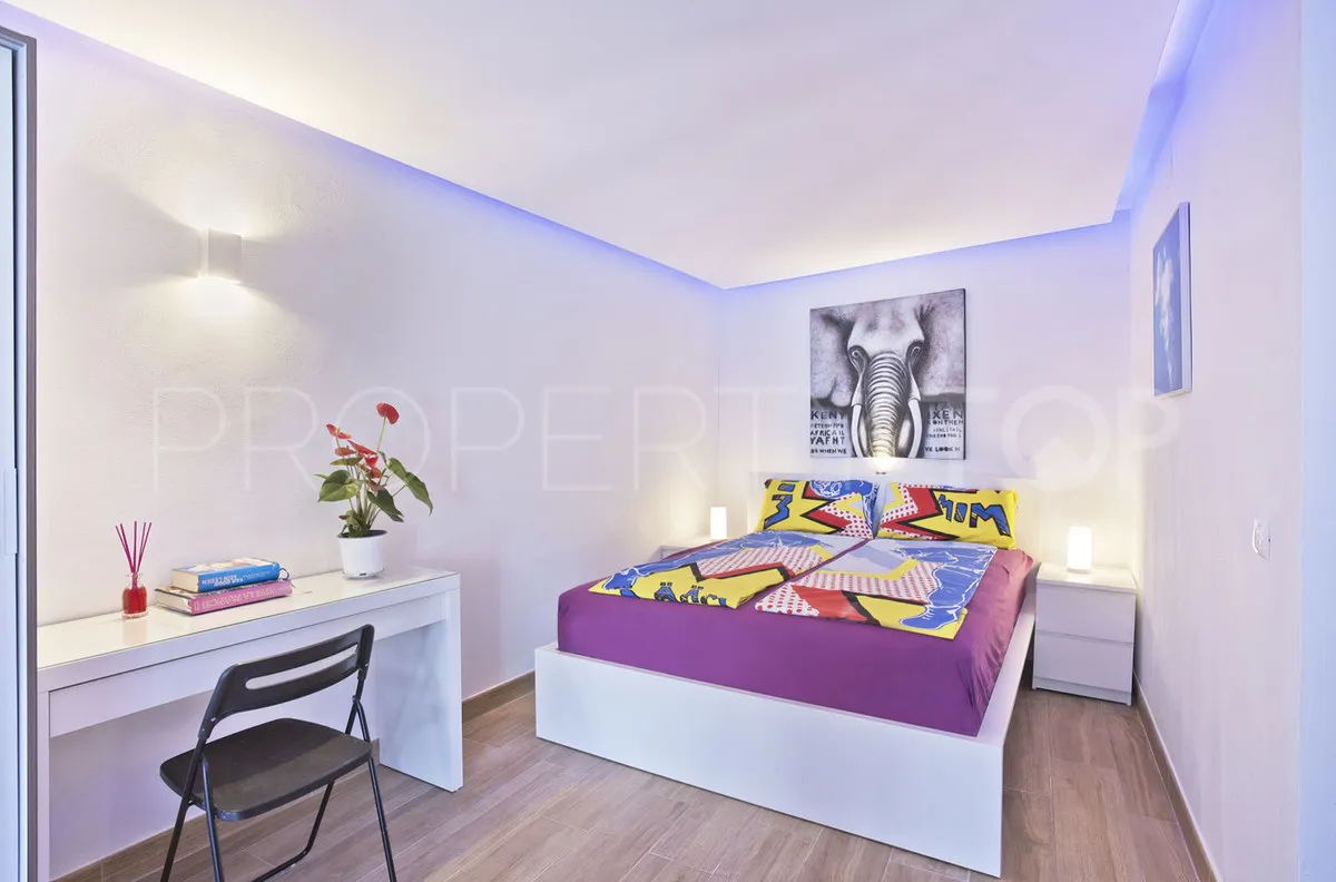 Villa for sale in Elviria