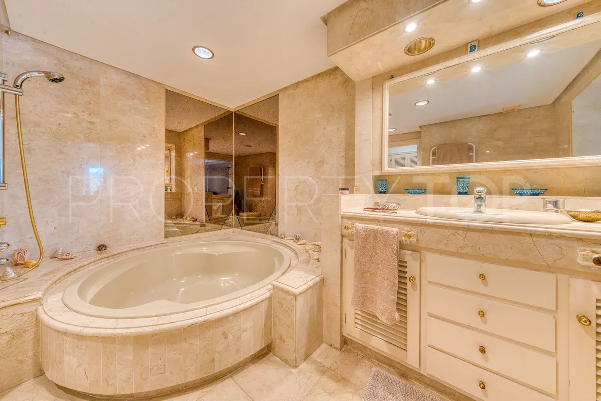 Los Monteros villa for sale
