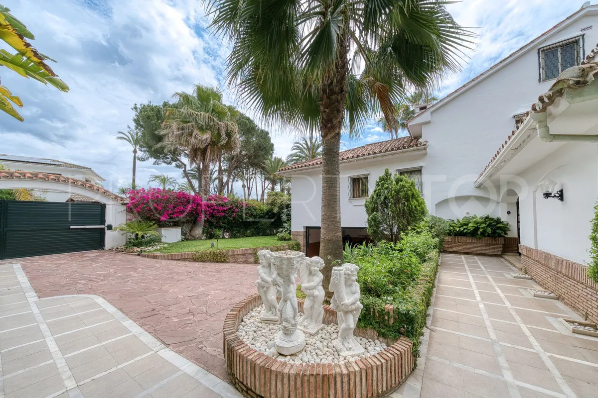 Los Monteros villa for sale