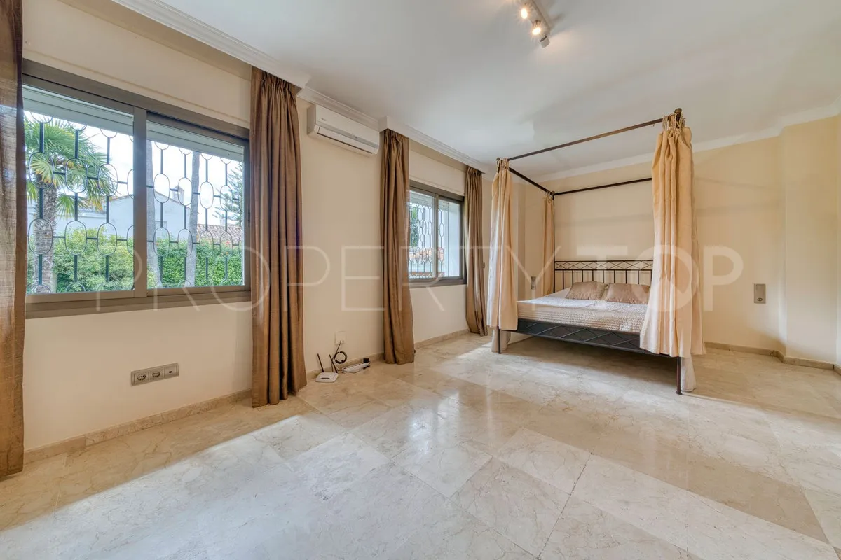Los Monteros villa for sale