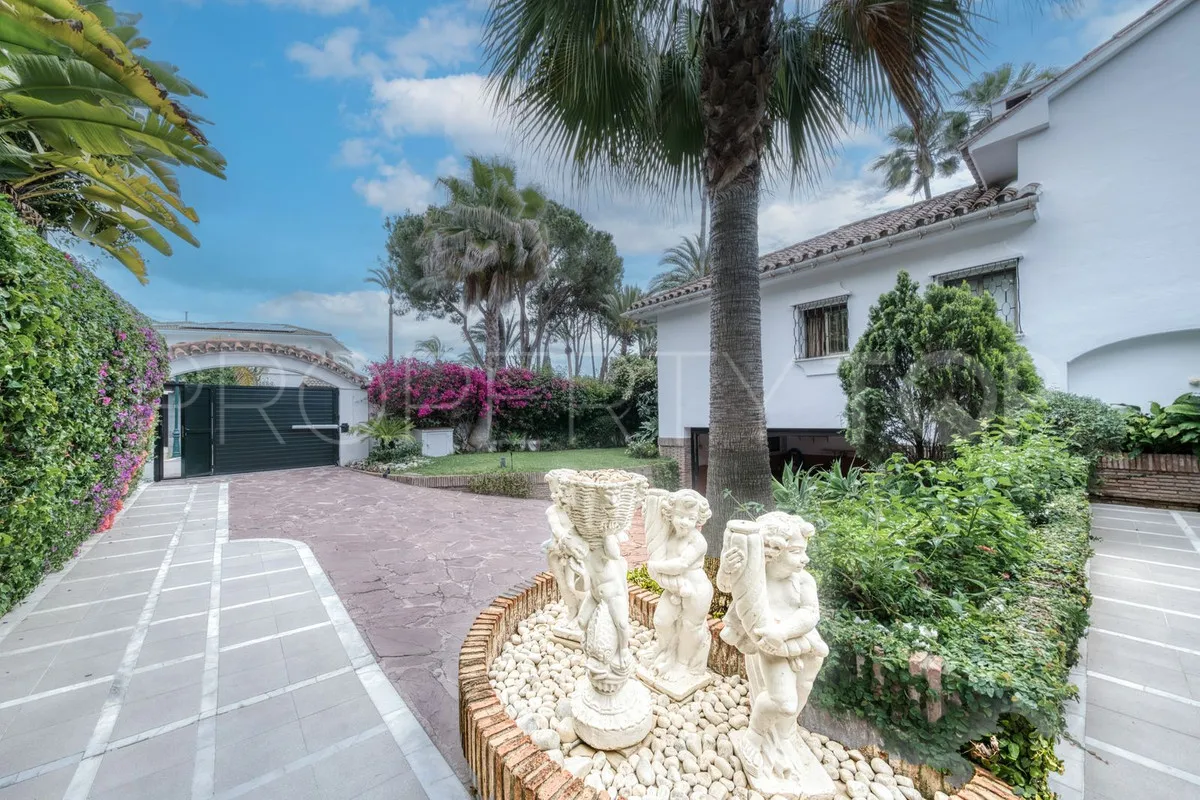 Los Monteros villa for sale