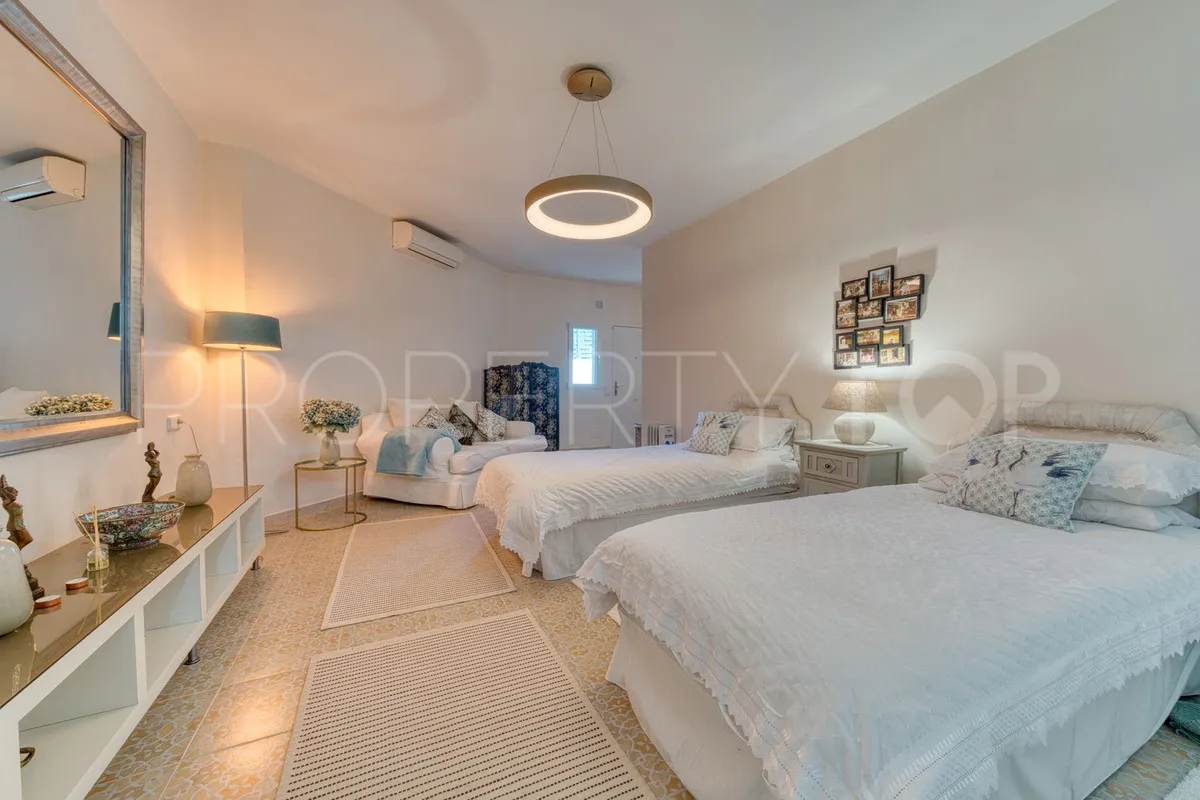 For sale villa in Sierrezuela with 6 bedrooms