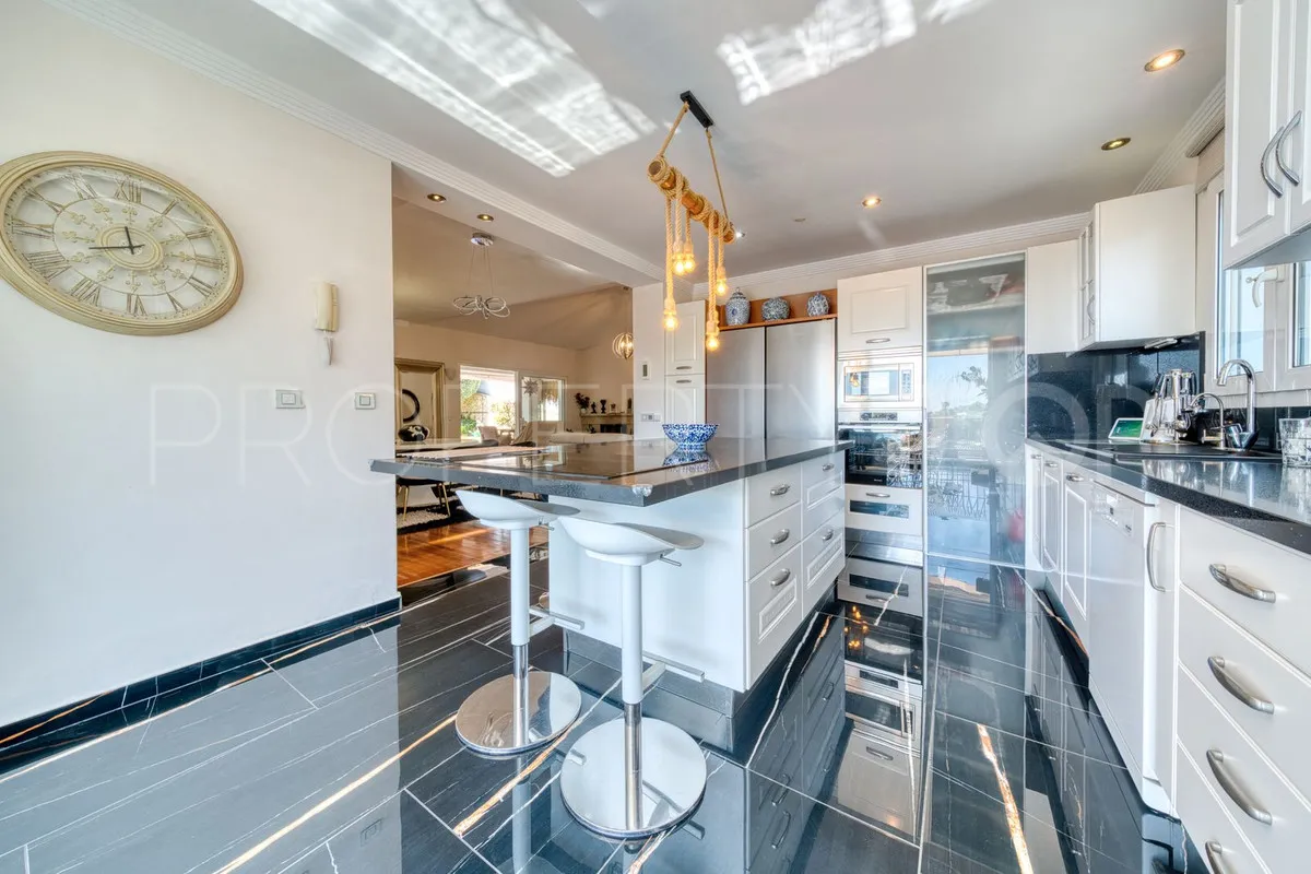 For sale villa in Sierrezuela with 6 bedrooms