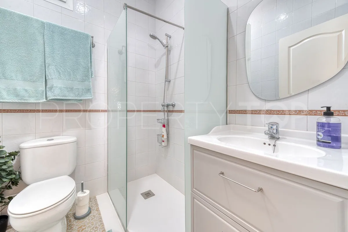 For sale villa in Sierrezuela with 6 bedrooms