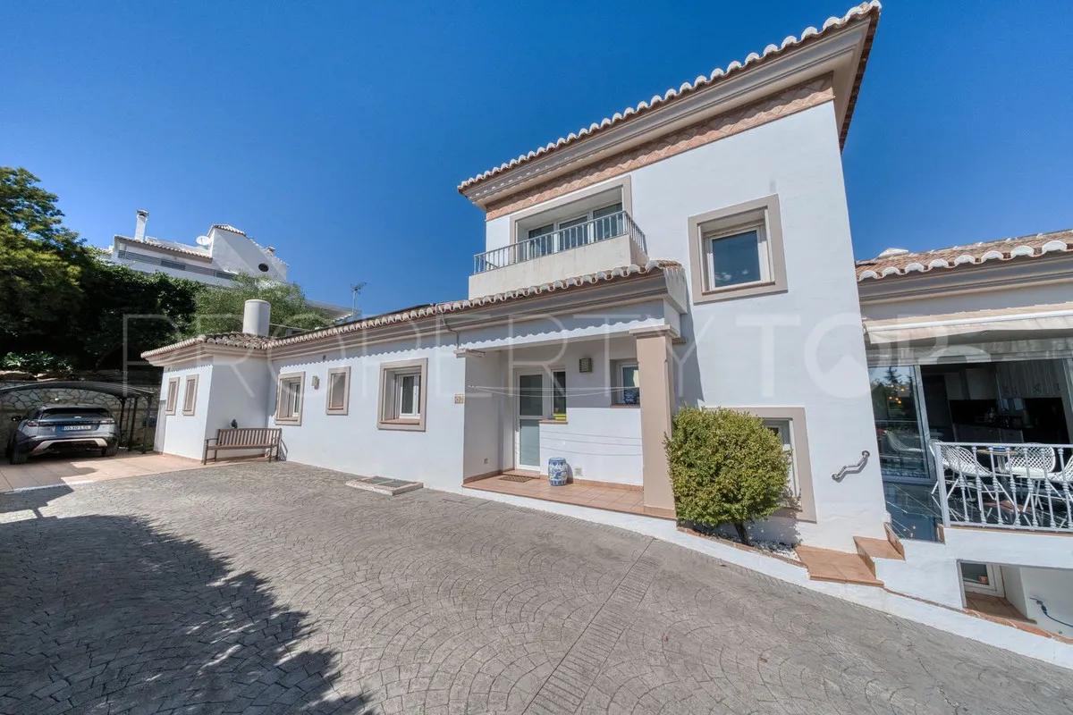 For sale villa in Sierrezuela with 6 bedrooms