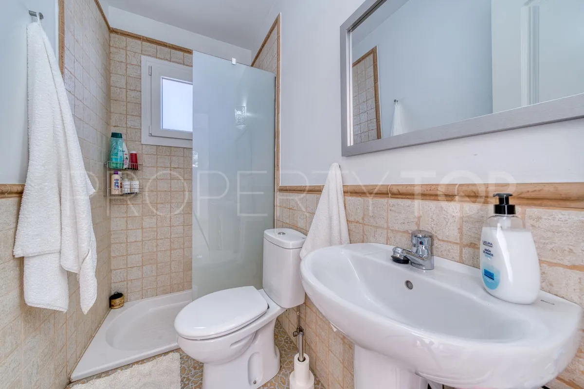 For sale villa in Sierrezuela with 6 bedrooms