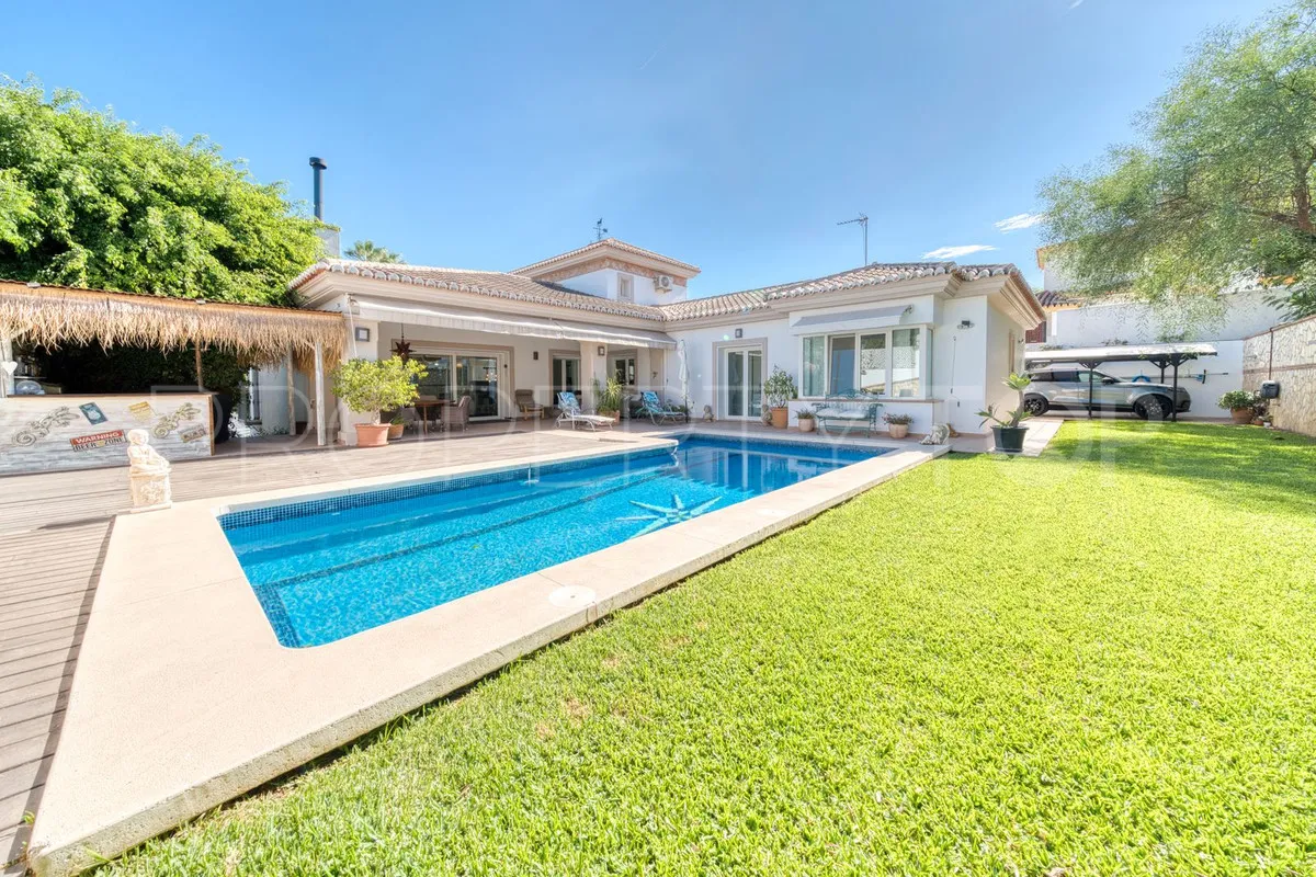 For sale villa in Sierrezuela with 6 bedrooms