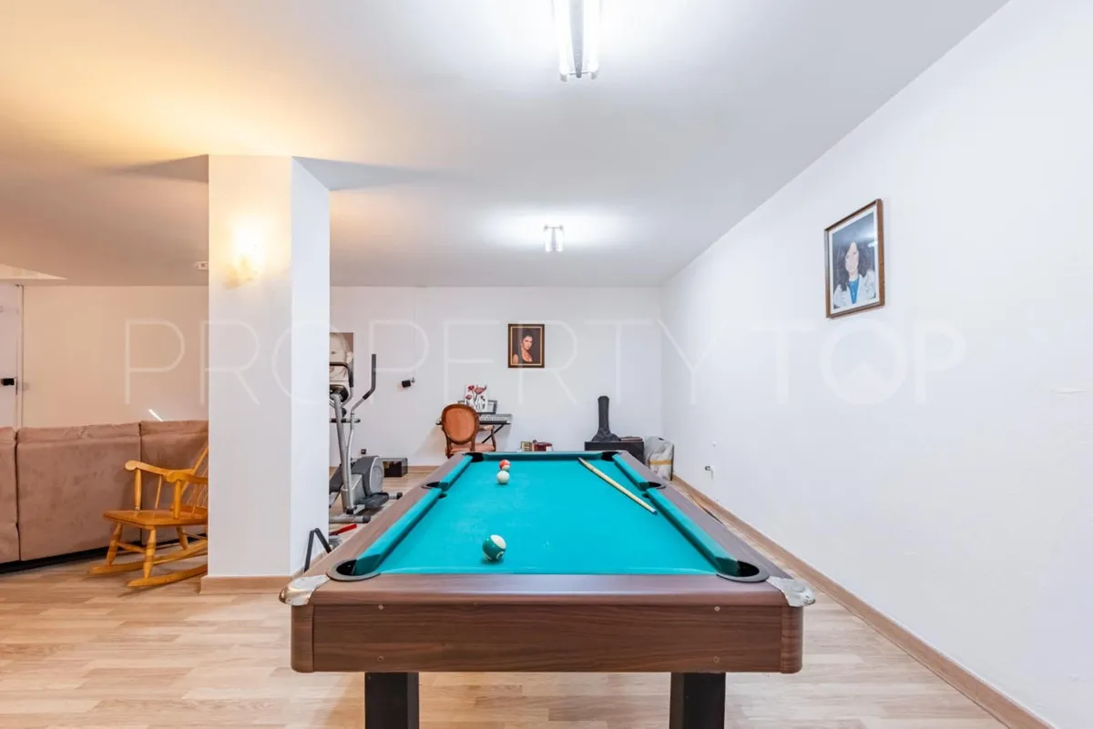 For sale villa in Sierrezuela with 6 bedrooms