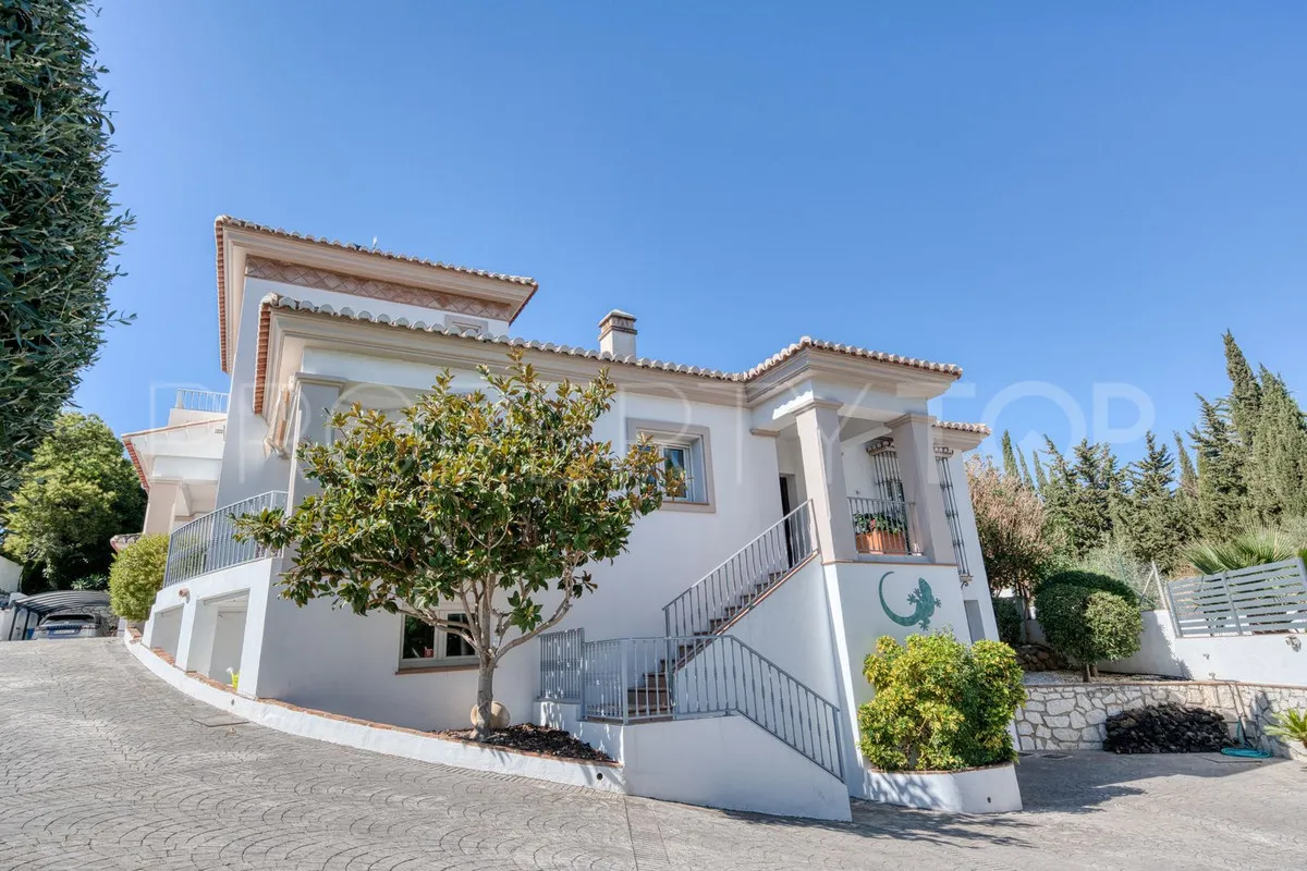 For sale villa in Sierrezuela with 6 bedrooms