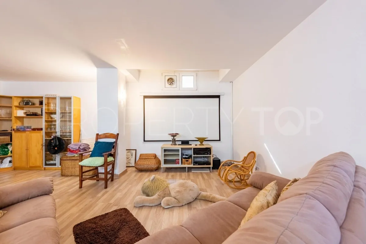 For sale villa in Sierrezuela with 6 bedrooms