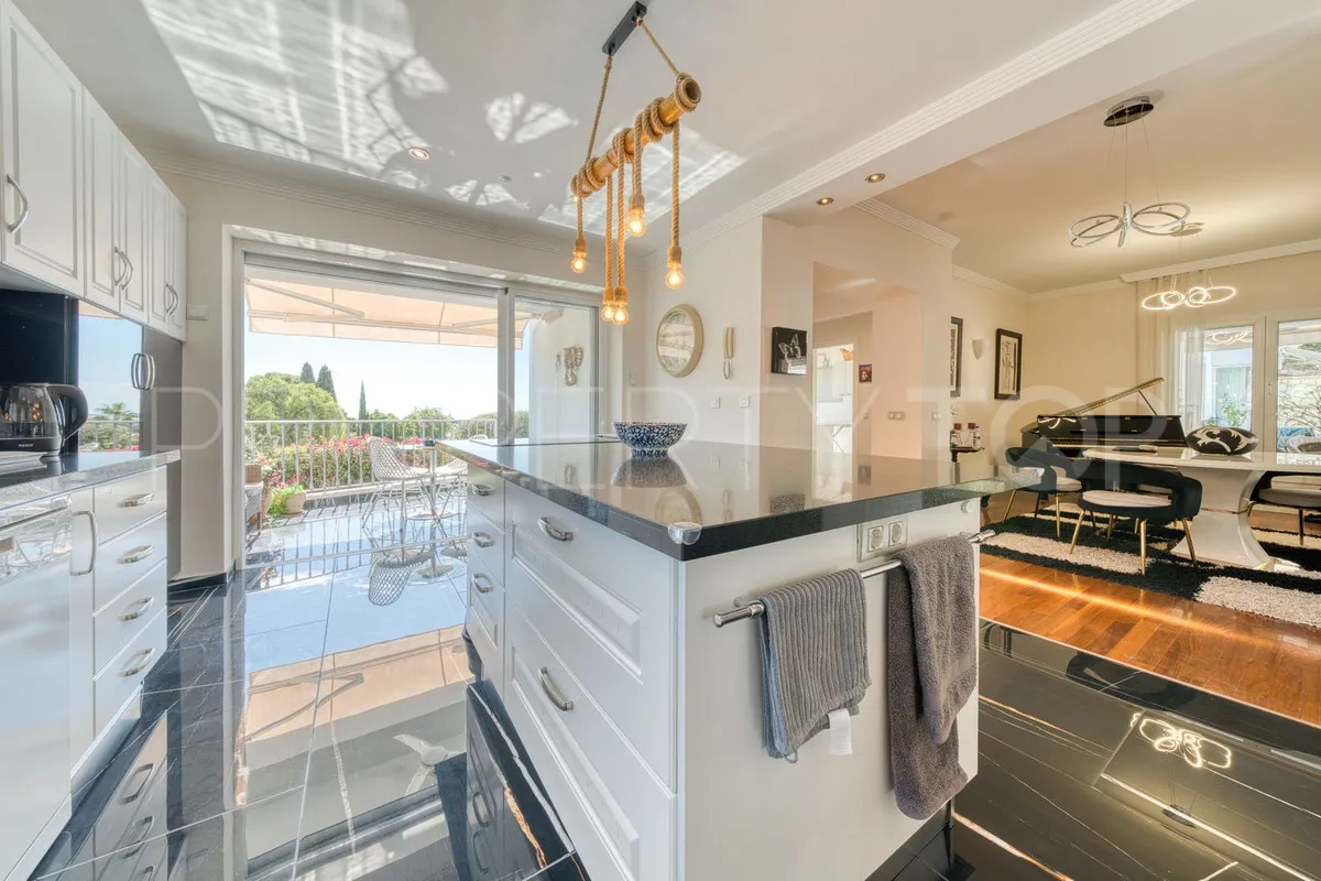 For sale villa in Sierrezuela with 6 bedrooms