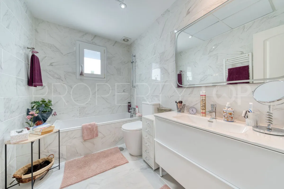 For sale villa in Sierrezuela with 6 bedrooms