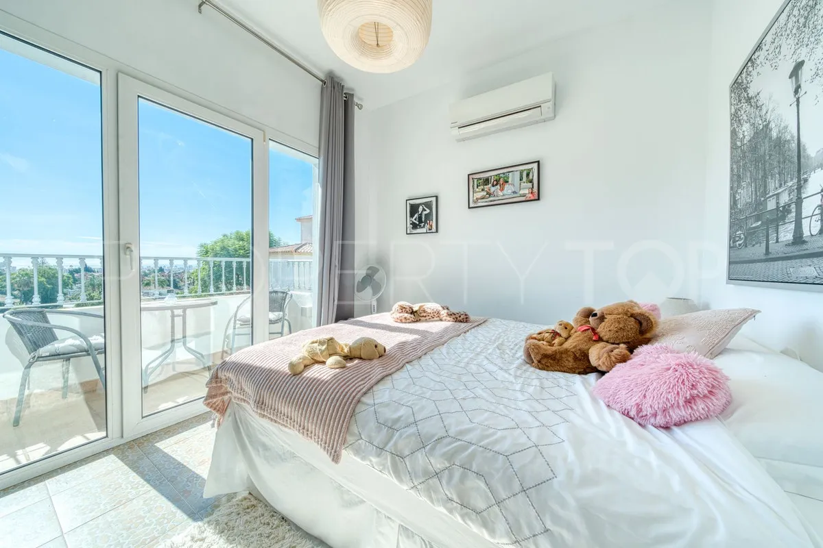 For sale villa in Sierrezuela with 6 bedrooms