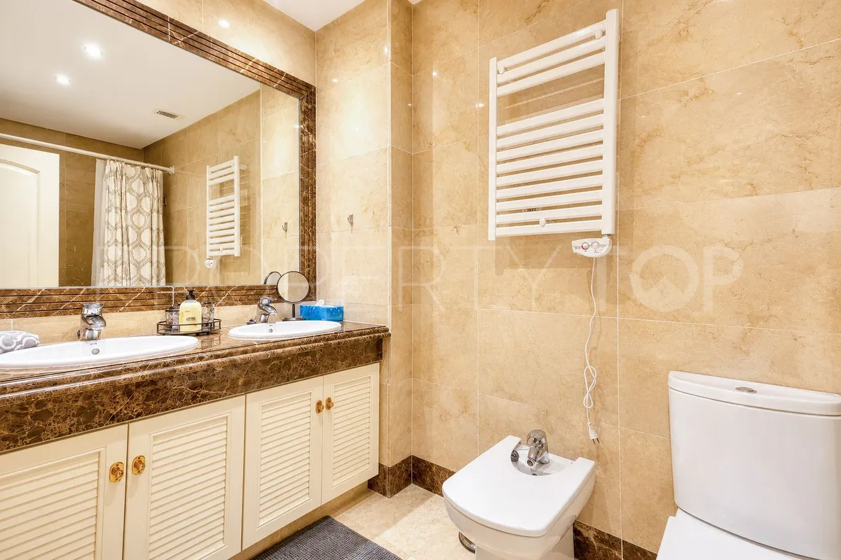 For sale 3 bedrooms town house in Estepona