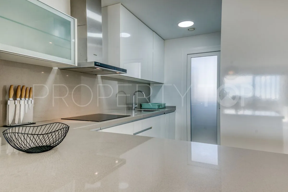 2 bedrooms penthouse in Estepona for sale