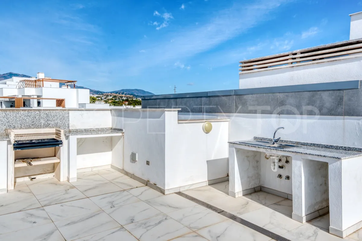 2 bedrooms penthouse in Estepona for sale