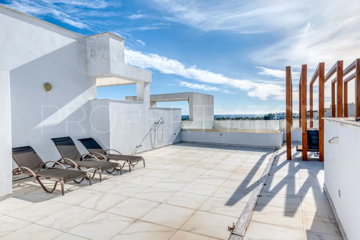 2 bedrooms penthouse in Estepona for sale