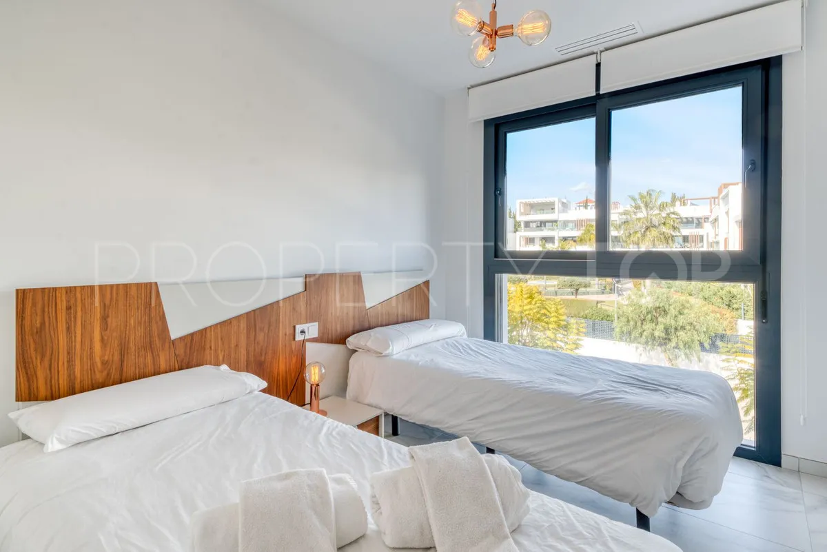 2 bedrooms penthouse in Estepona for sale