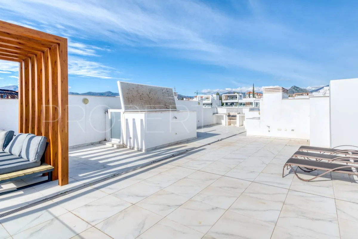 2 bedrooms penthouse in Estepona for sale