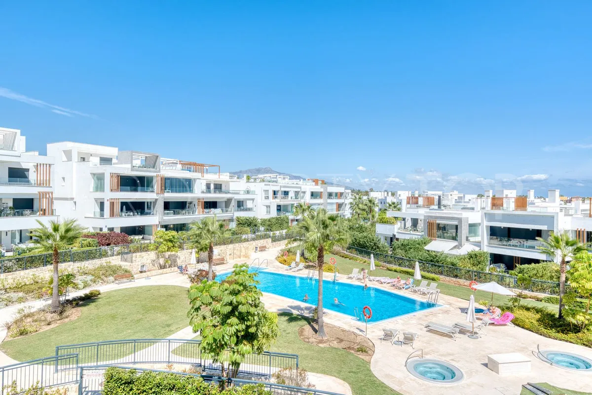 2 bedrooms penthouse in Estepona for sale