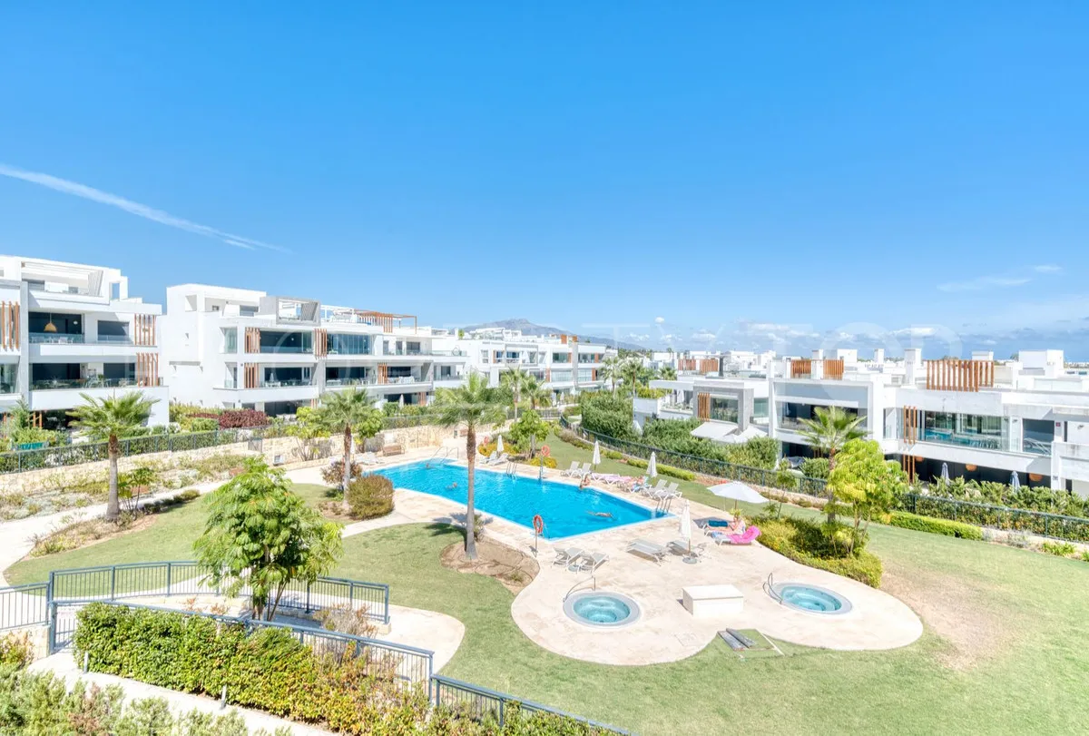 2 bedrooms penthouse in Estepona for sale